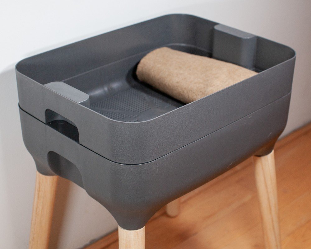 indoor worm bin setup